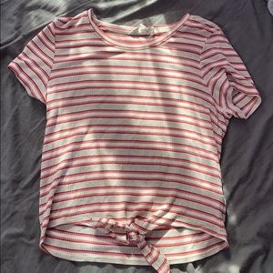 shortsleeved shirt that ties in front